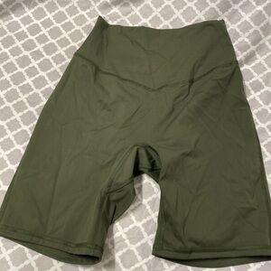 Gym shark
Women’s size small 
Athletic shorts 
Gym apparel